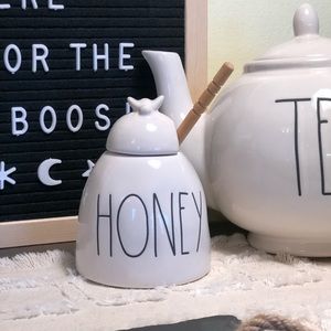Brand New Rae Dunn Honey pot 🍯